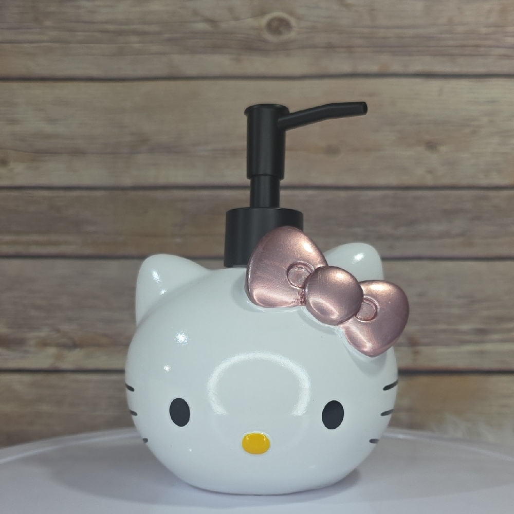 Hello Kitty White Dispenser with Metallic Pink Bow - Kids Bath